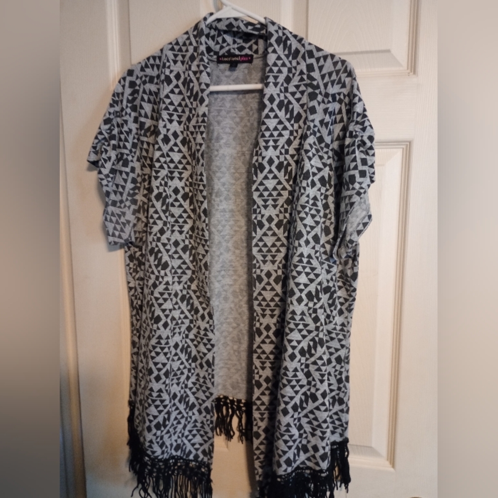 Geometric Patterned Kimono with Fringe Heart Plus 3X
